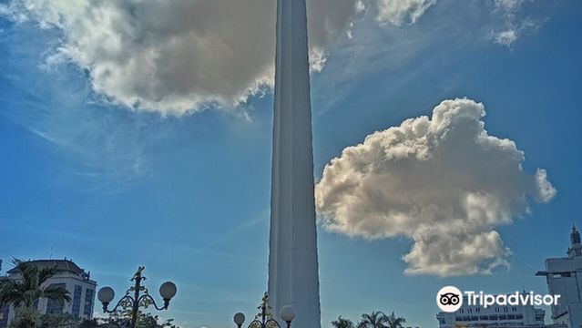 Monument aux Héros et Musée du Dix-Novembre