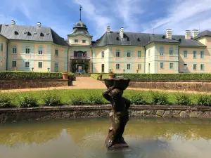 Manetin Castle