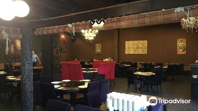 Golden Triangle Thai Cuisine - Auto City