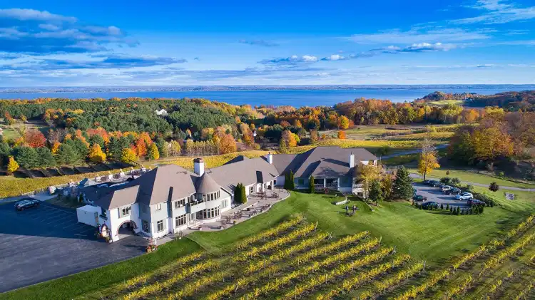 Hotels in Peninsula Township