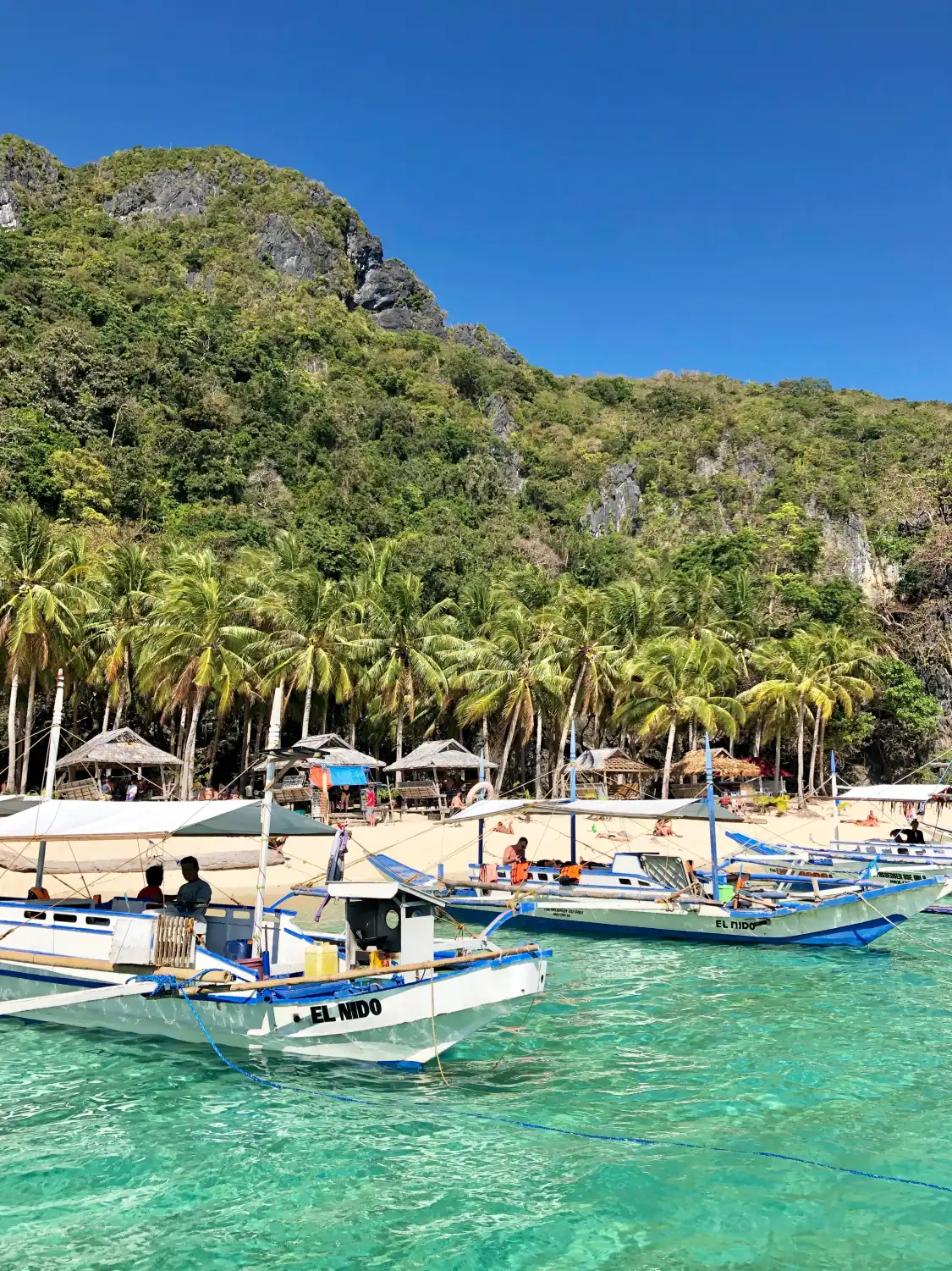 Hotels near Seven Commandos Beach