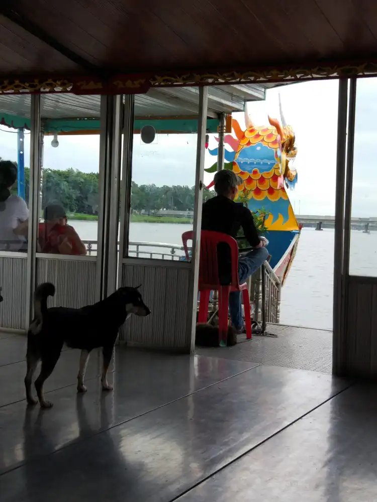 Hotels near Phu Xuan Bridge