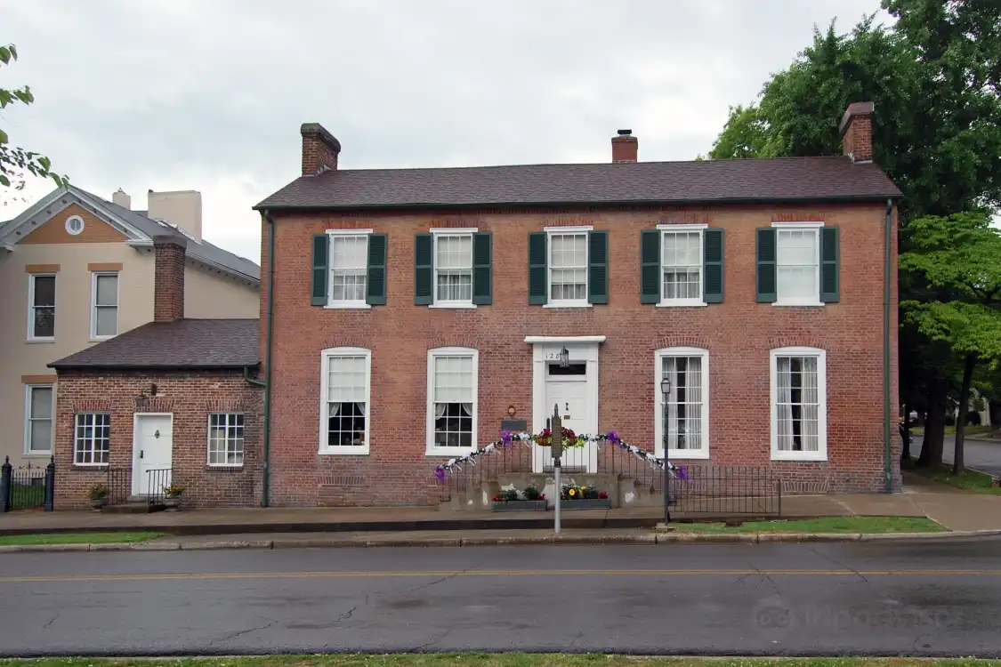 Hotels near Brown-Pusey House