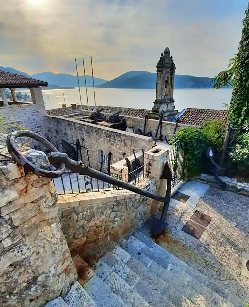 Hotels near Monument to the Heroes of the Naval Battles in the Adriatic