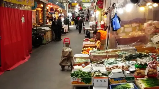 Gongneung-dong Goblin Market