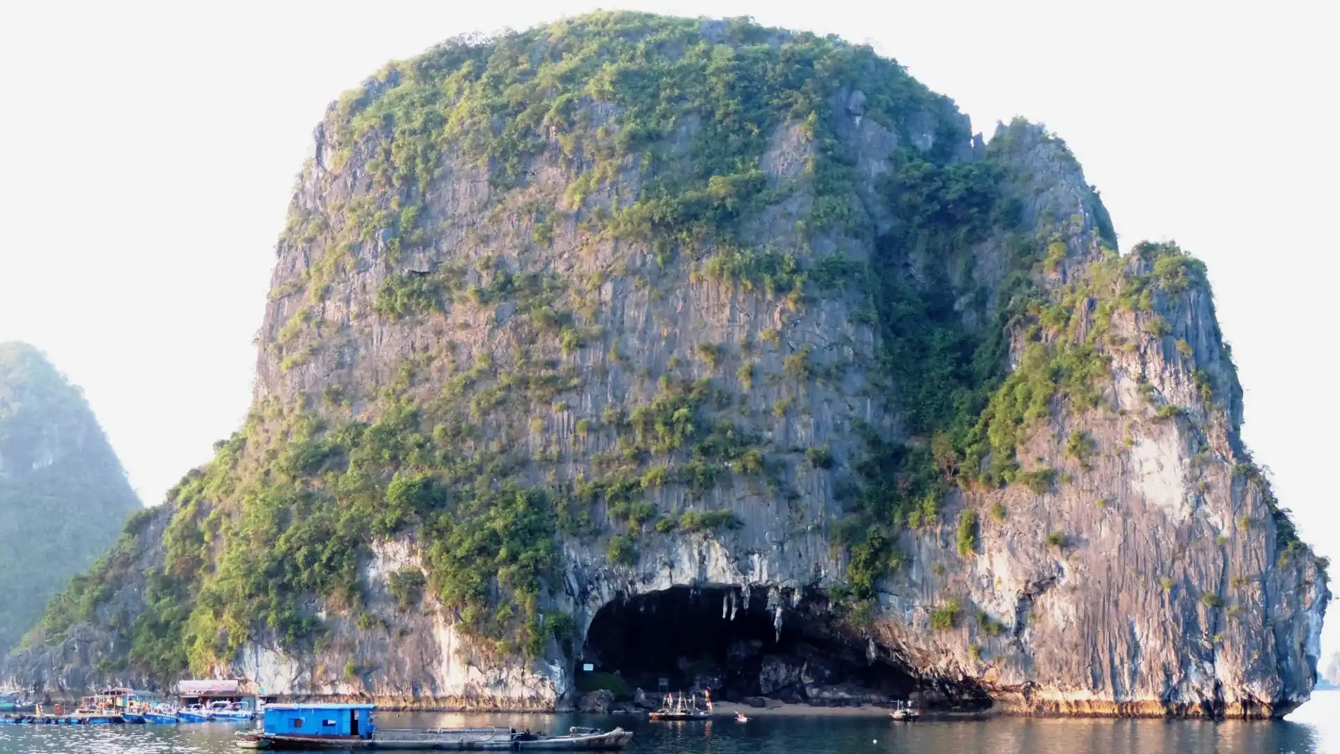 Hotels near Pelican Cave (Hang Bo Nau)