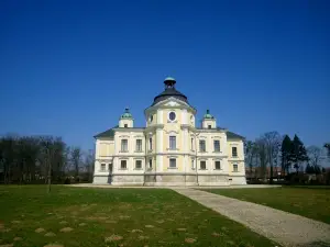 Kravare Castle