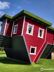 Upside Down House – Lakeside