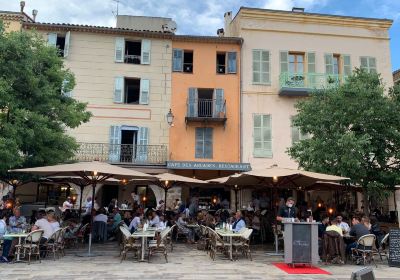 Place des Arcades