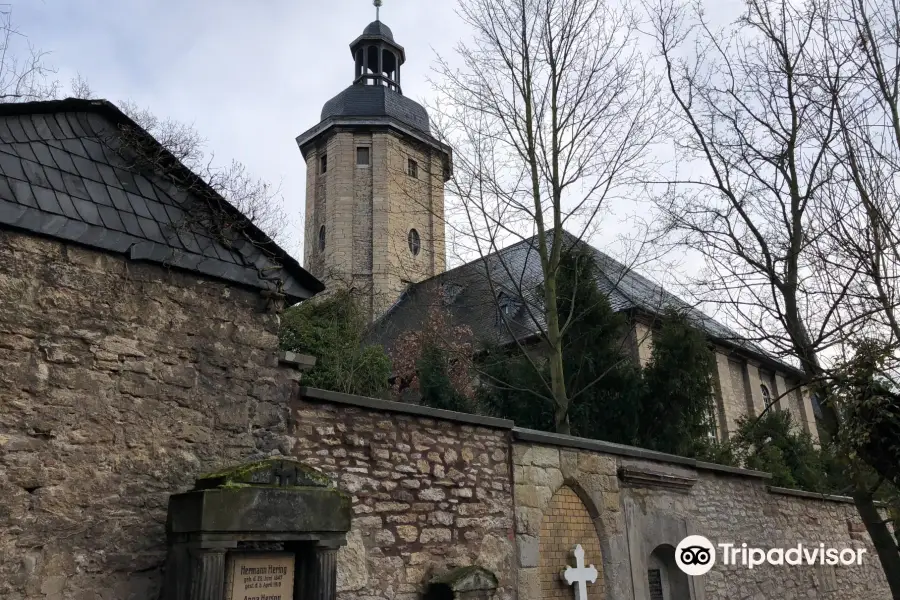 Johannisfriedhof und Friedenskirche