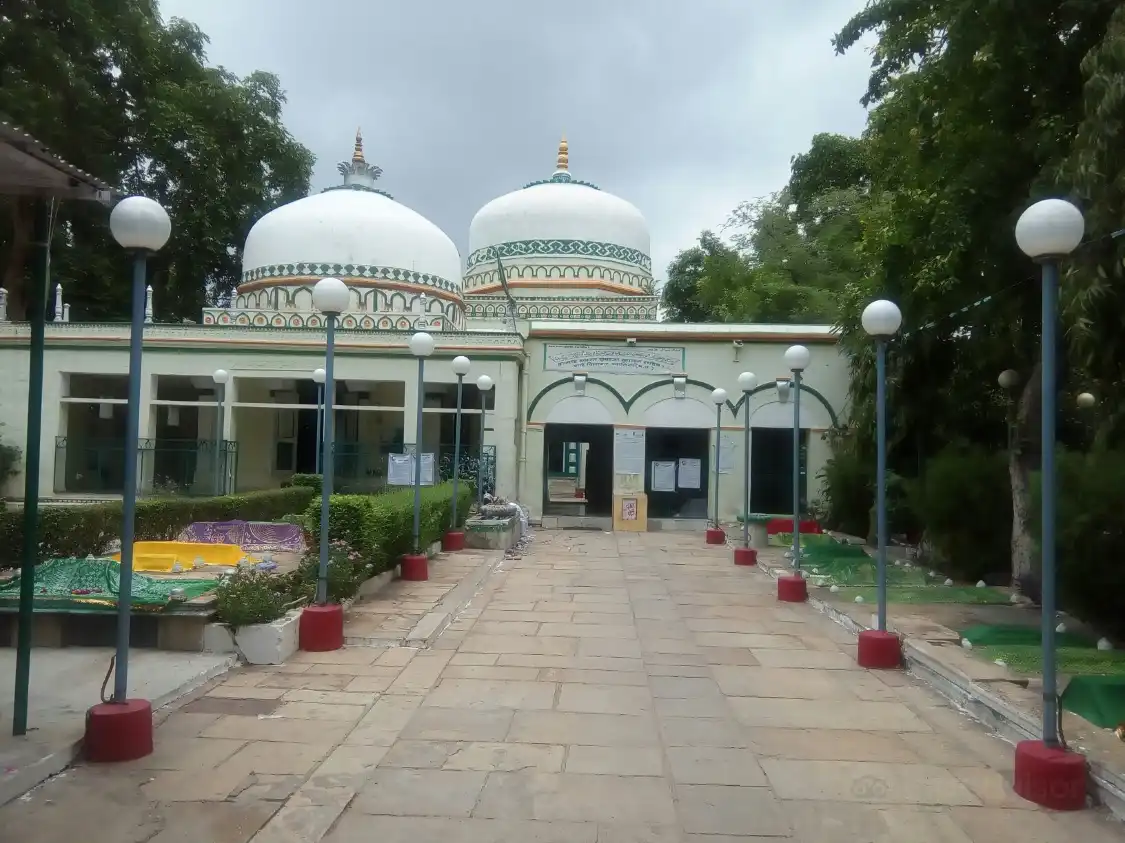 Hotels near Dargah Khwaja Kanoon Sahib
