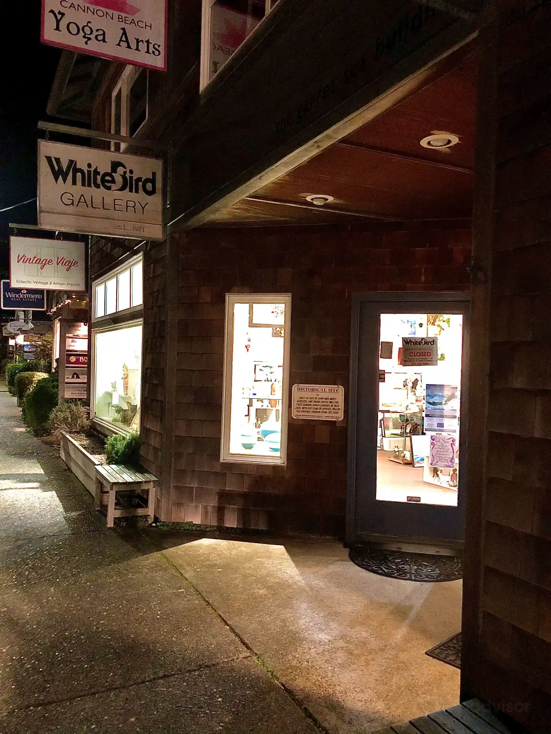 Hotels near White Bird Gallery