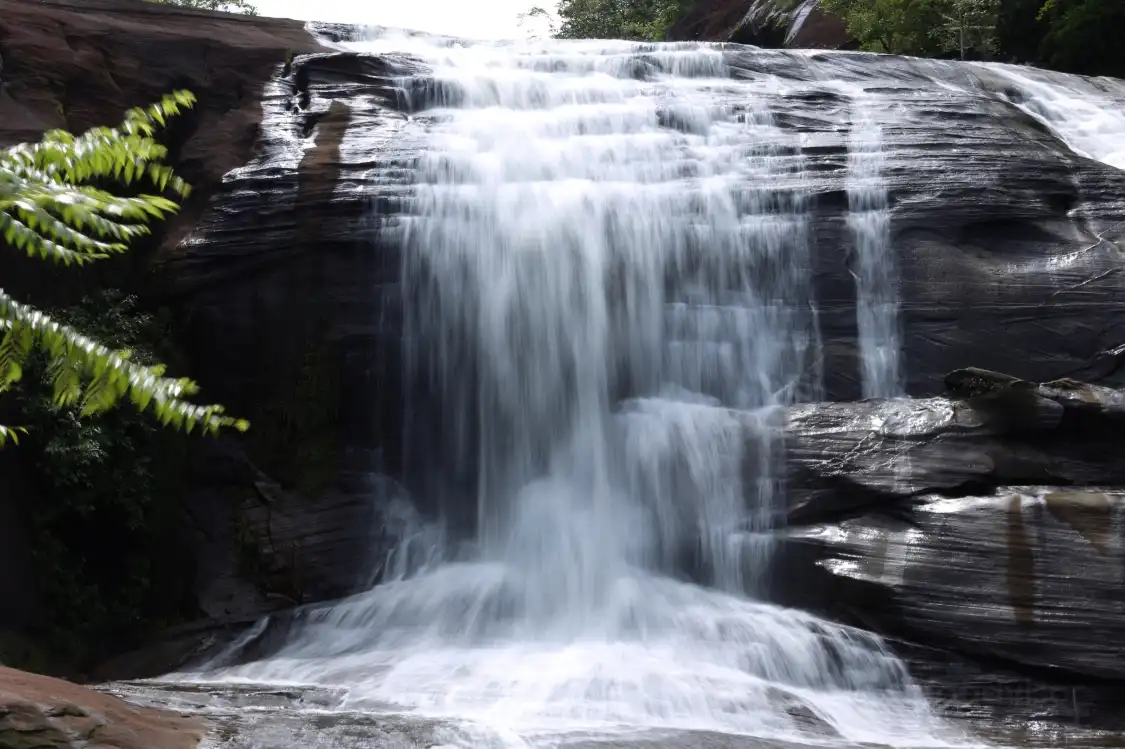 Hotels near Seven Colors Waterfall