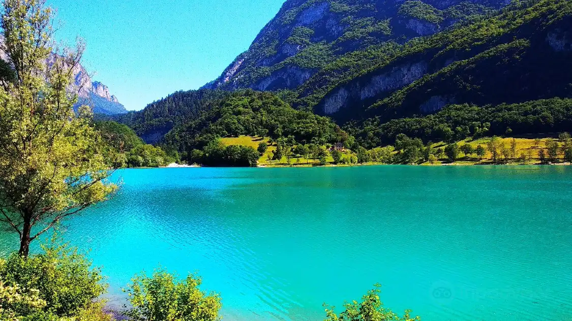 Lago di Tenno附近的飯店