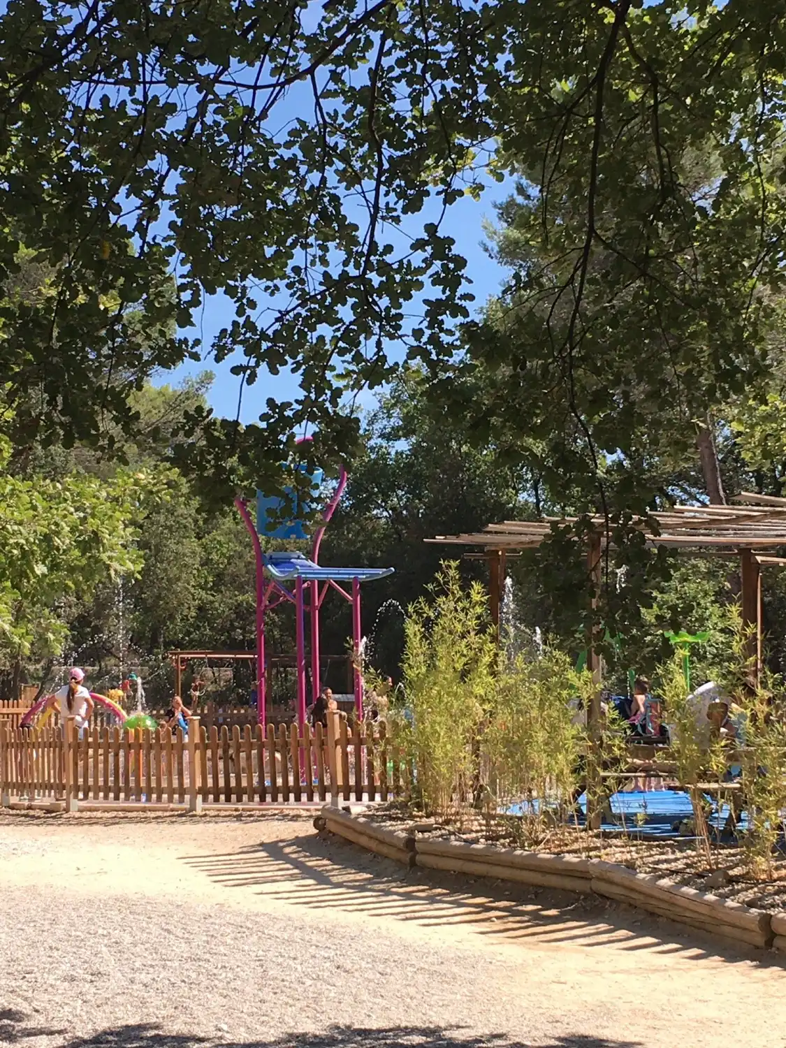 The Village Des Automates附近的飯店