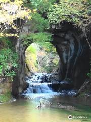 亀岩の洞窟