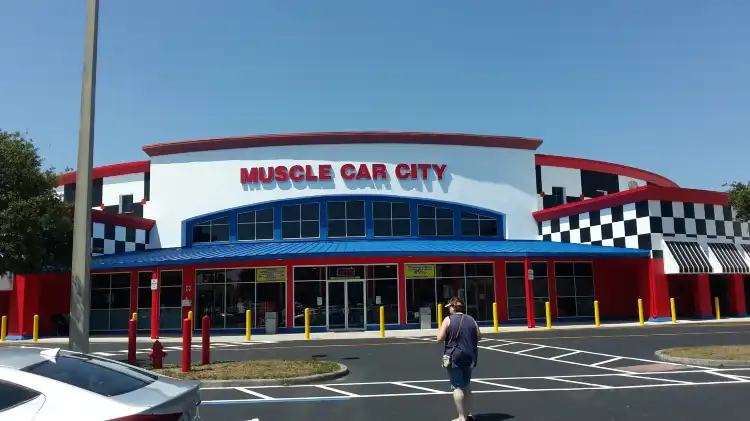 Hotel dekat Muscle Car City Museum