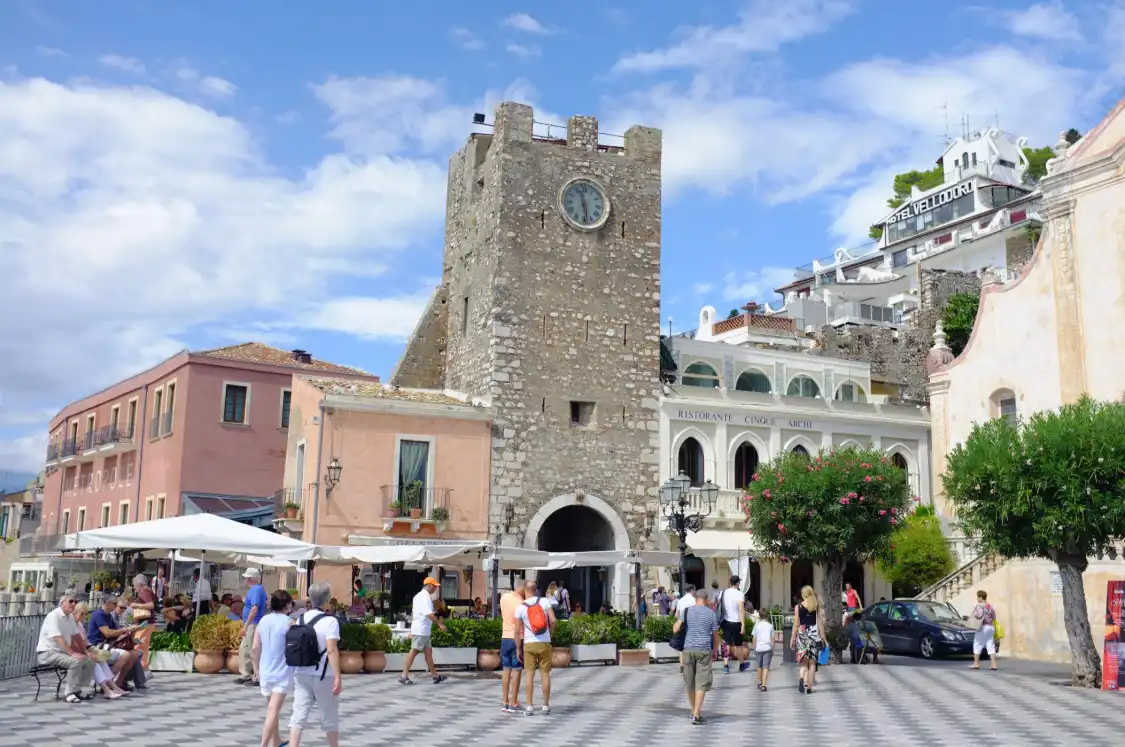 Hotel in zona Torre dell'orologio e Porta di mezzo