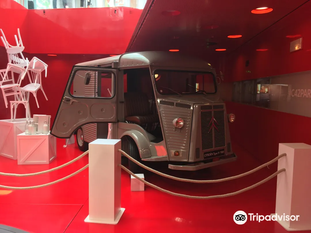 2_Citroen Champs-Elysees Showroom