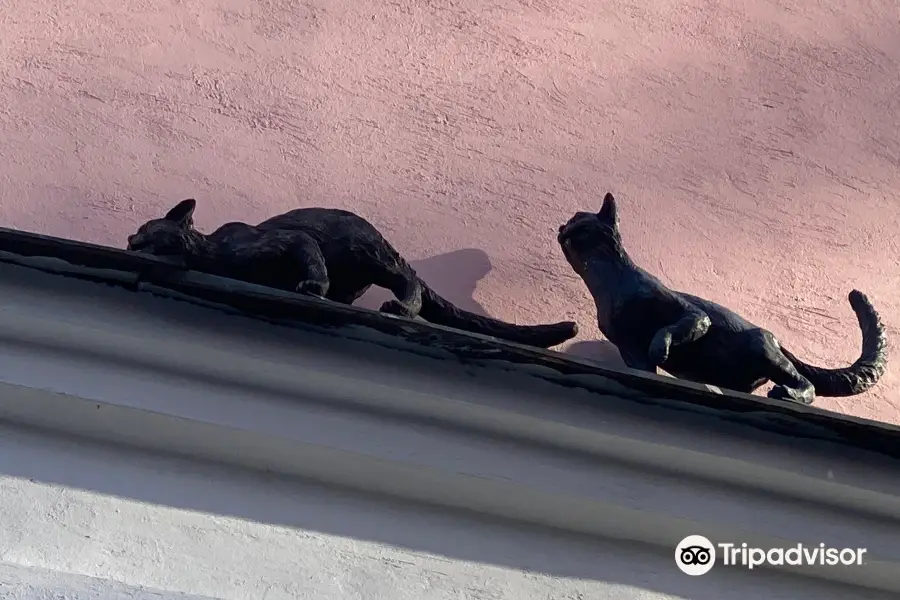 Sculpture Cats Chasing Pigeons