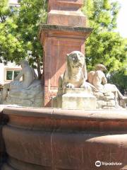 barocker "Neuer Brunnen" mit Obelisk