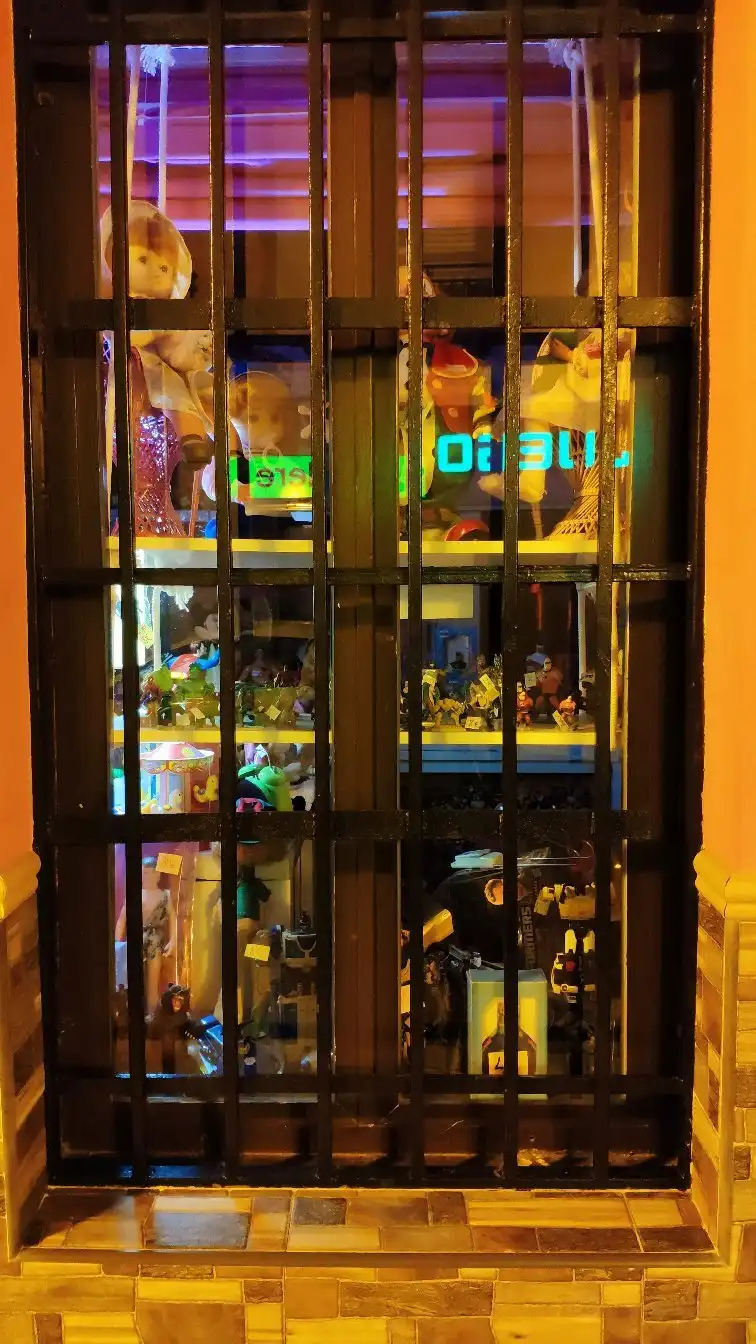 Hotels near House of the B-Fashion Doll