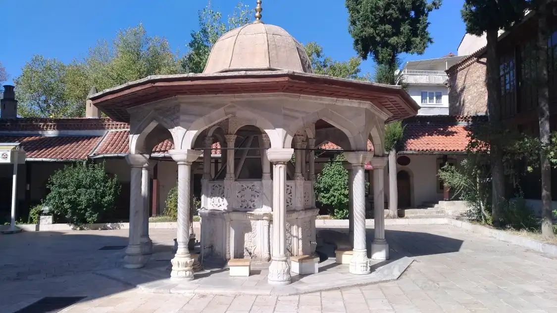 Kocarlı Cihanoglu Kulliyesi附近的飯店