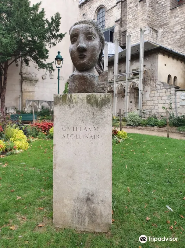 2_Le buste La Poésie en l'honneur de Guillaume Apollinaire