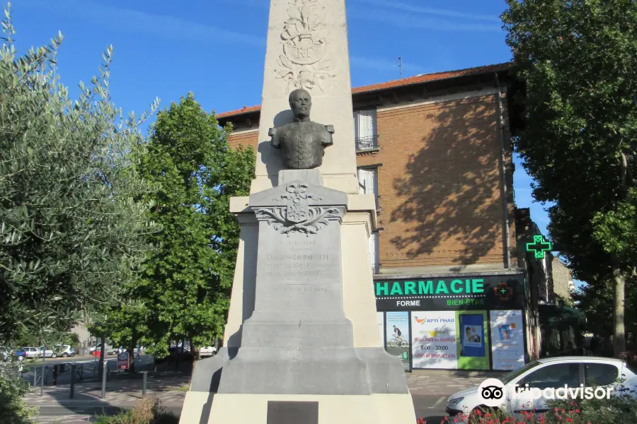 Monument du Général Ladreit de Lacharrière
