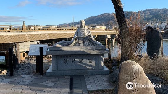 Statue of Murasaki Shikibu