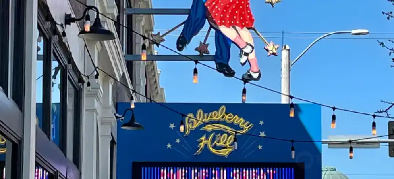 ザ・ページャント周辺のホテル