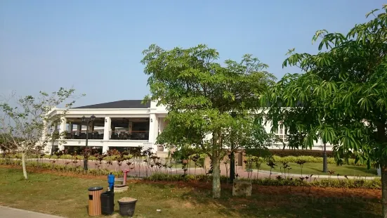 Kota Seriemas Golf & Country Club