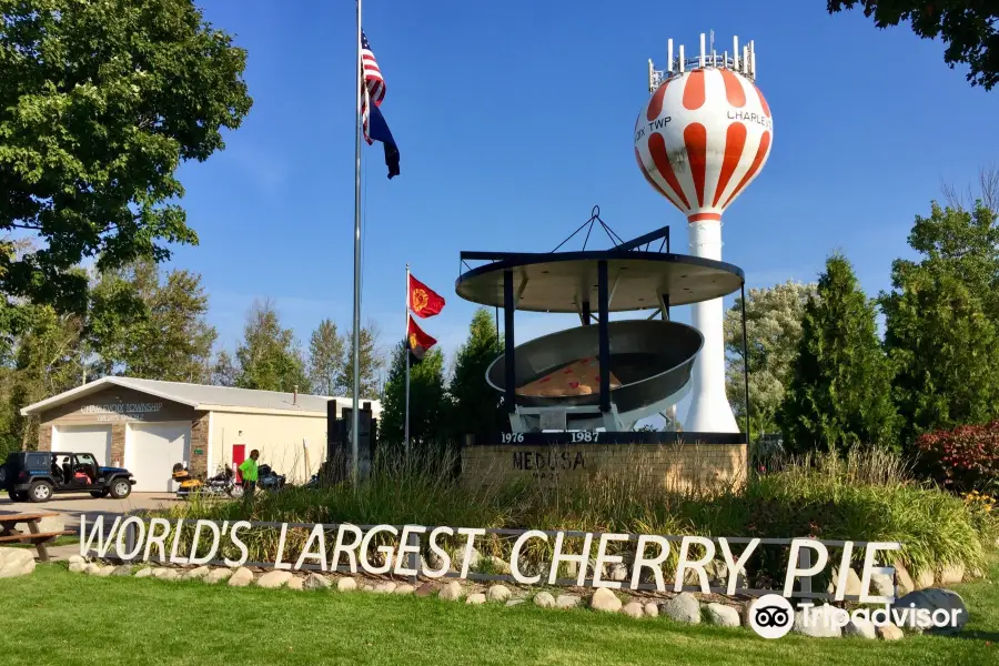 World's Largest Cherry Pie Tin