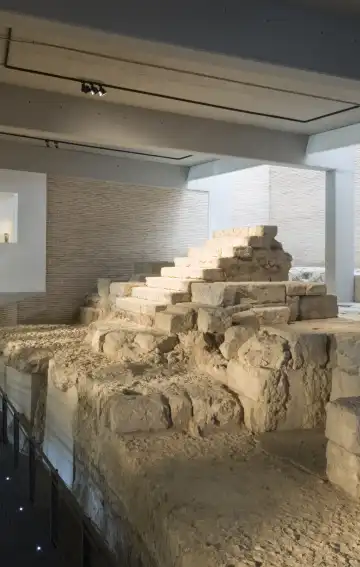 鄰近考古博物館的酒店