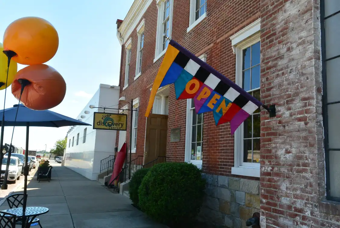 Hotels near Inland Waterways Museum (previously River Discovery Center)
