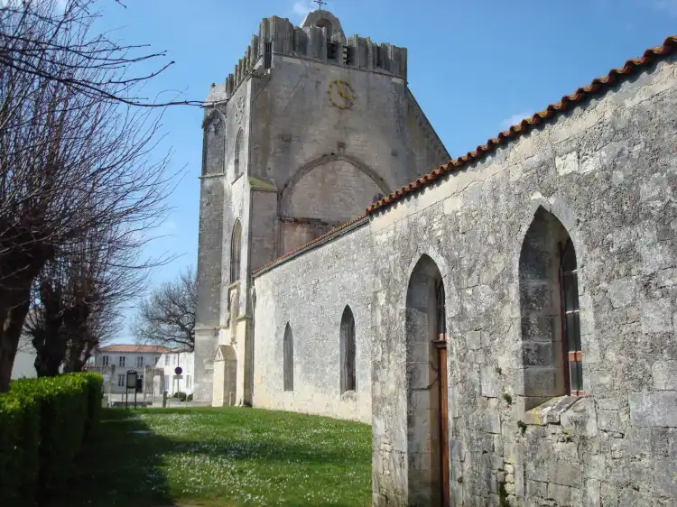 Các khách sạn gần Priorale Saint Pierre