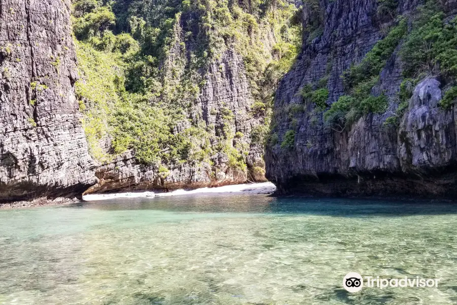 Wan Long Bay