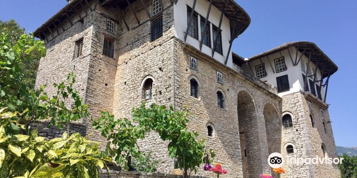 Zekate House