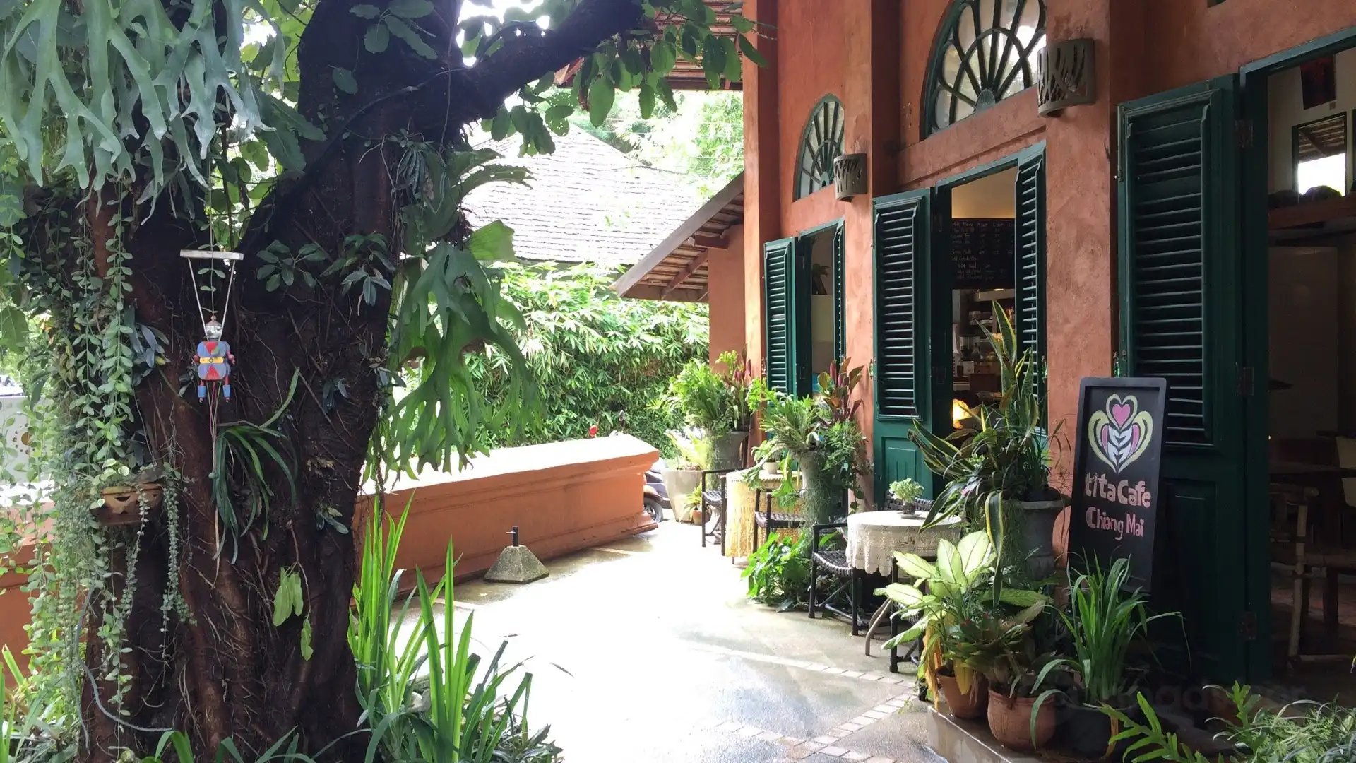 Hotels near Tita Gallery