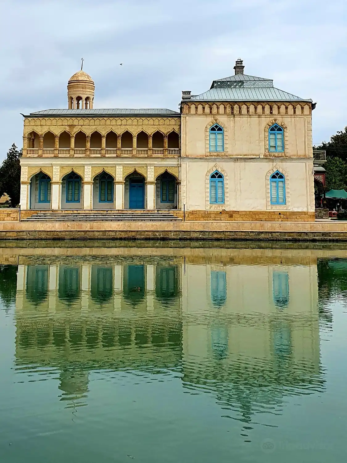 Hotels near Sitori-i-Mokhi Khosa palace