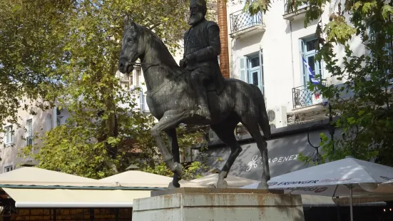 Statue of Aris Velouchiotis