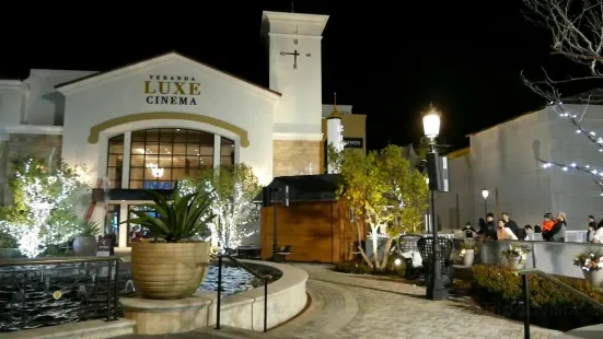 Veranda Luxe Cinema