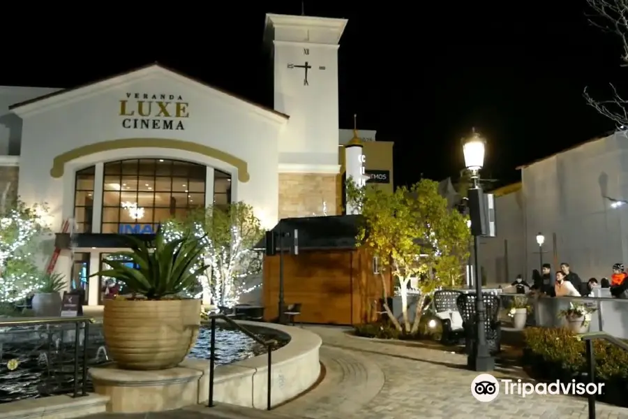 Veranda Luxe Cinema