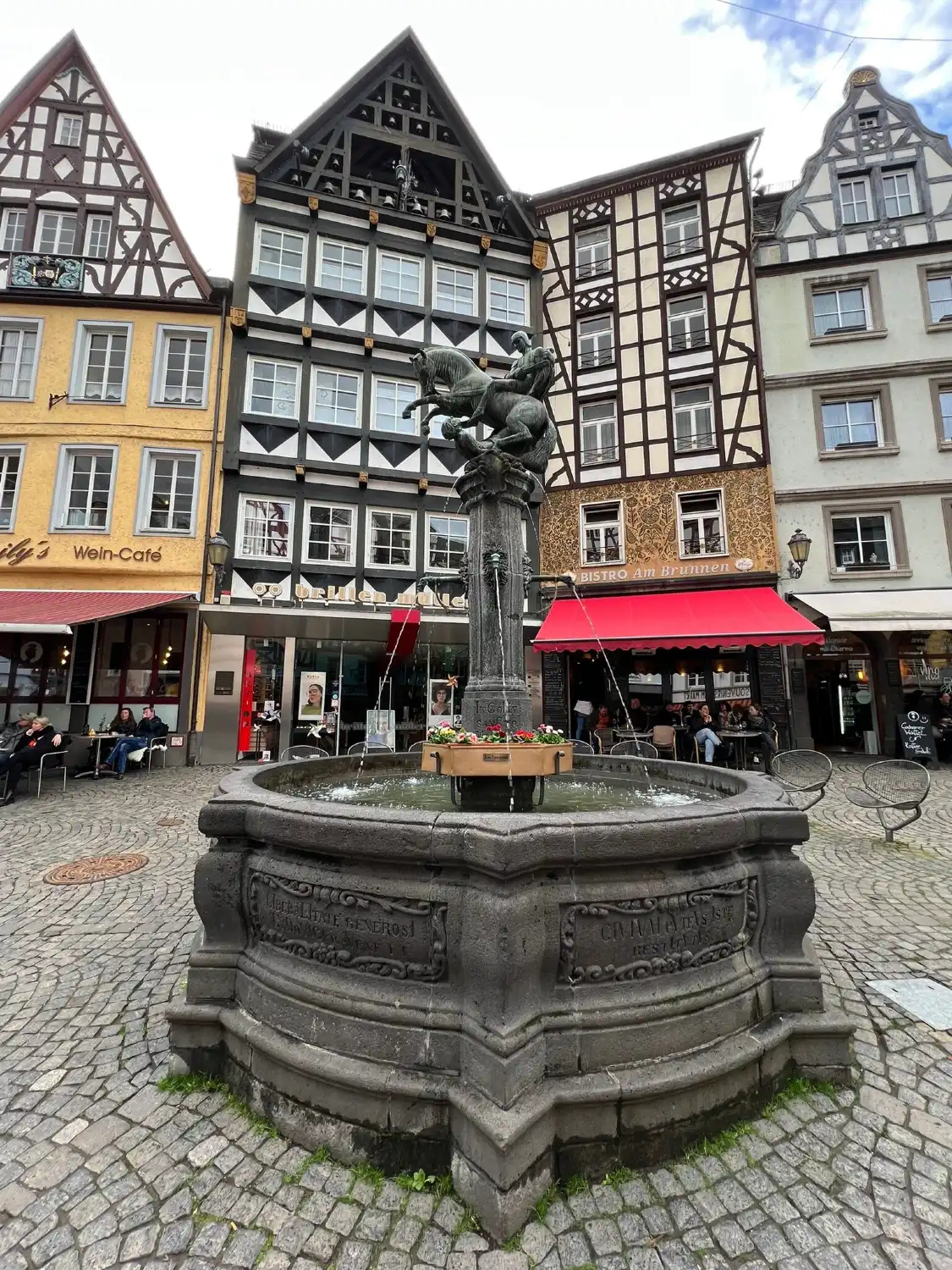 Hotels near Martinsbrunnen