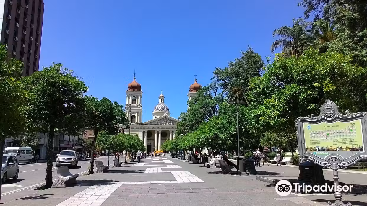 Vuelos ${{cityDName}} San Miguel de Tucumán