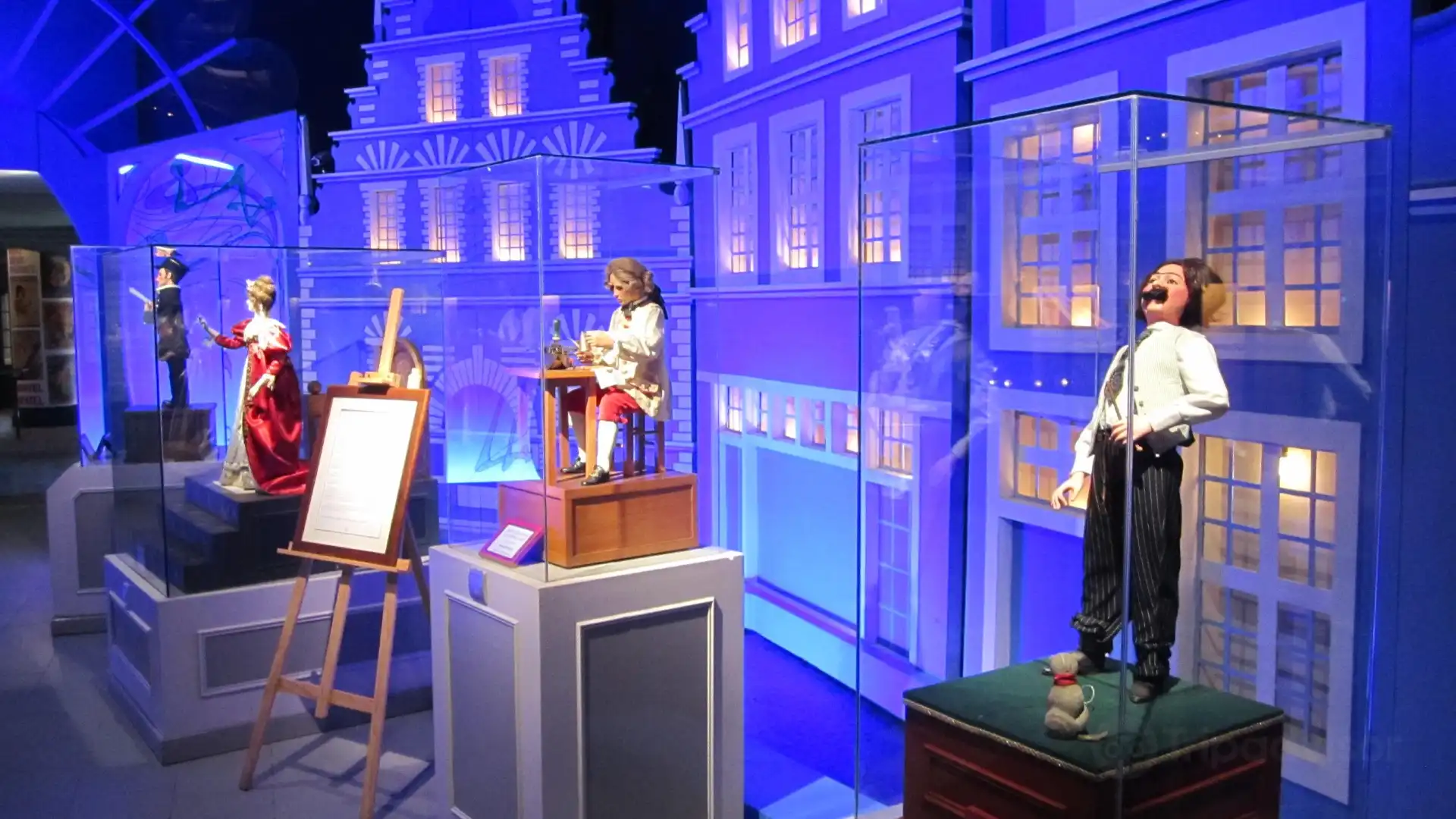 Hotels near Musees des Automates
