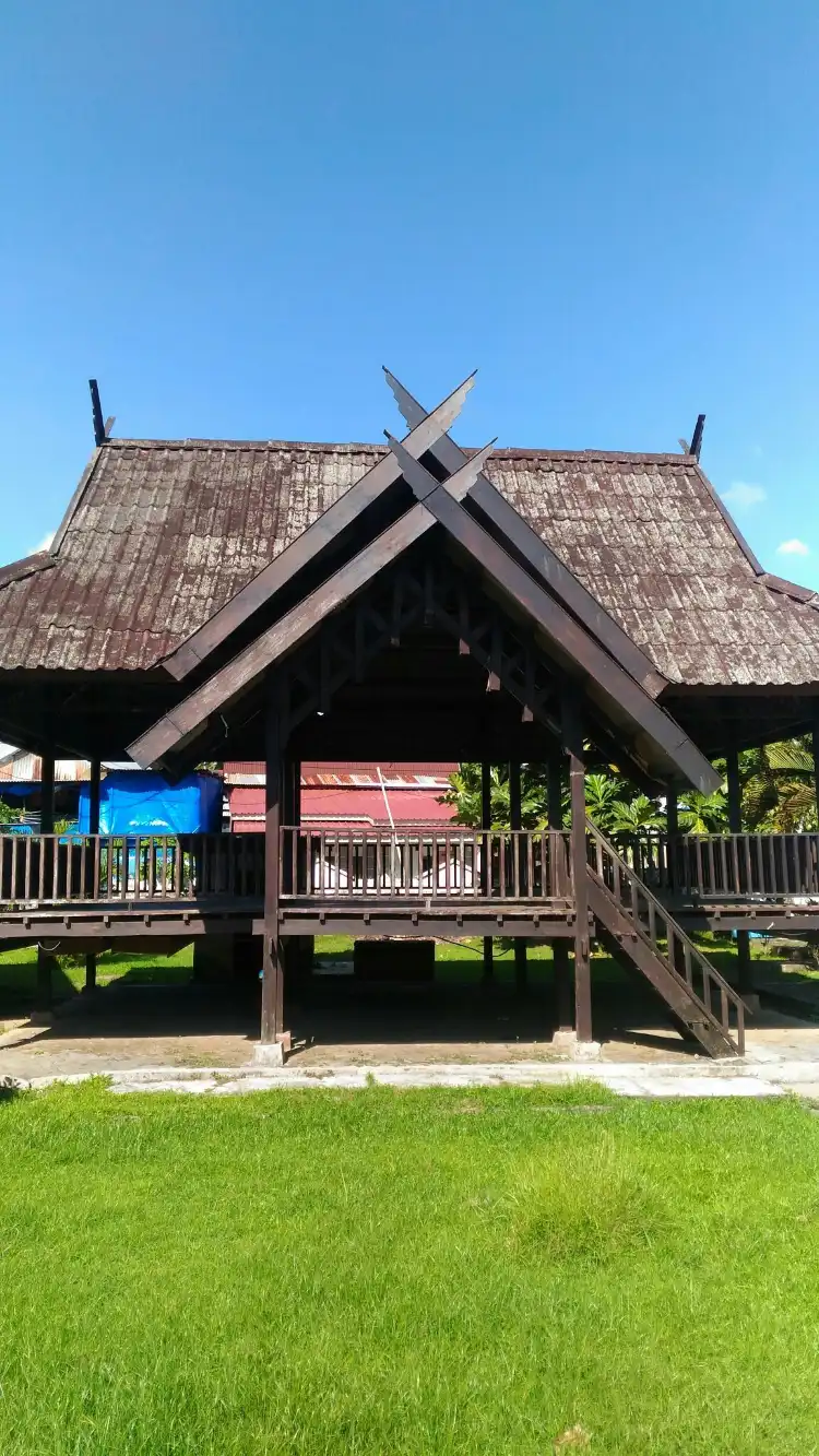 Hotels in Tallo