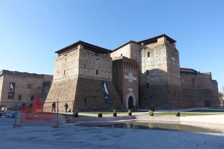 Hotel dekat Castel Sismondo