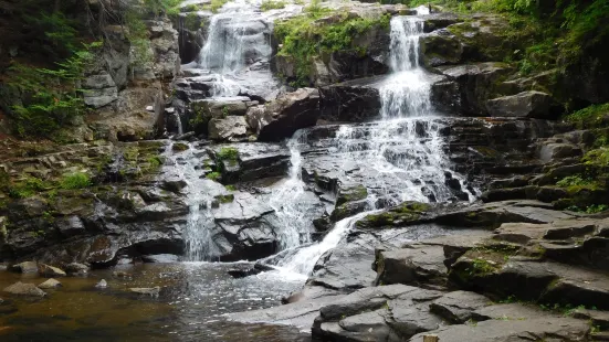 Shelving Rock Falls