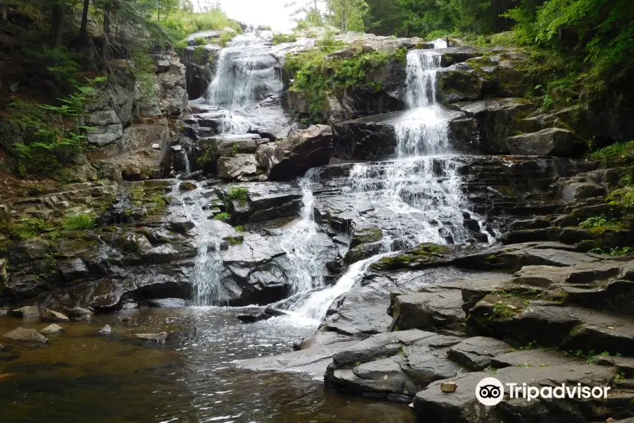 Shelving Rock Falls